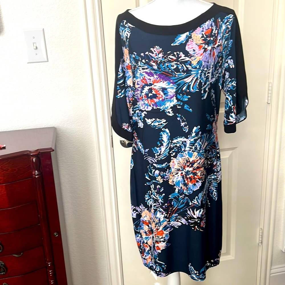 Size M Tahari blue shift dress.
